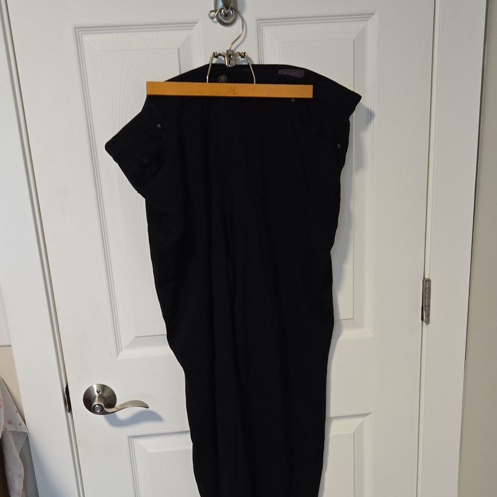 Gloria Vanderbilt Classic Black Trousers